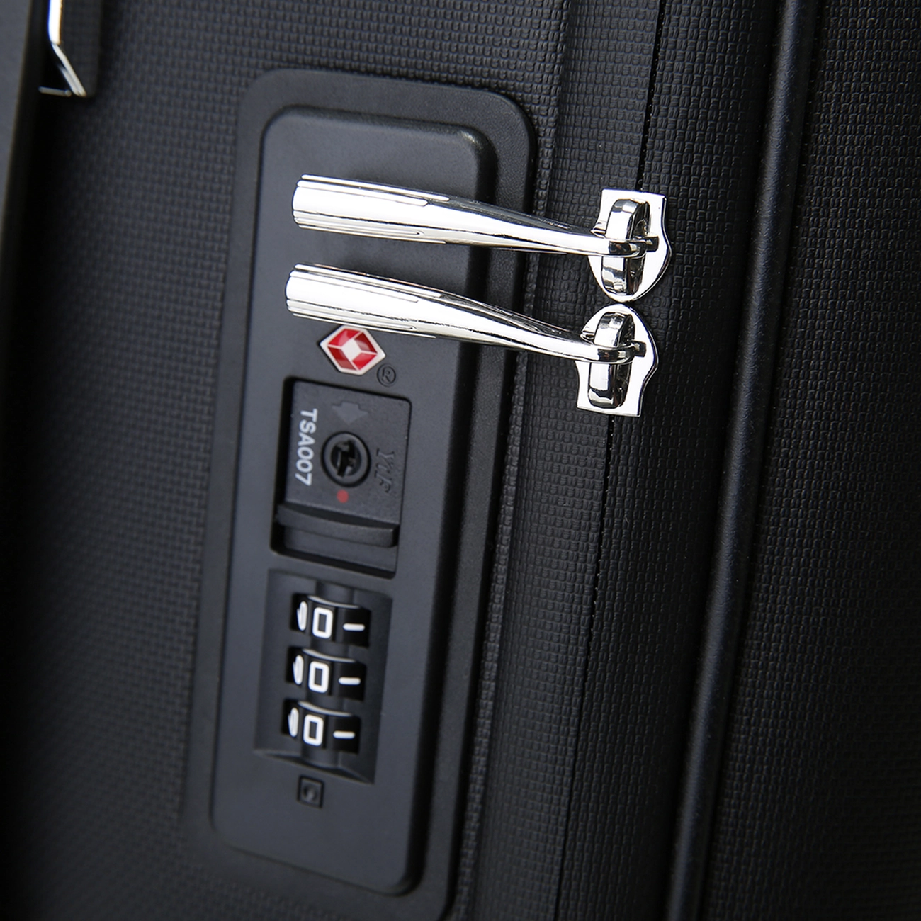 چمدان چرخ‌دار 20 اینچی بنج QL701